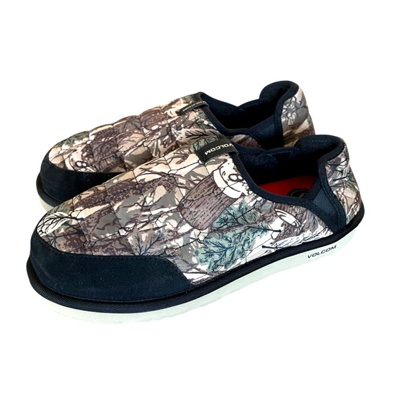 VOLCOM Recliner Men's Size 7 Black Green Camo Quilted Comfort Slippers Shoes NEW - Picture 1 of 9